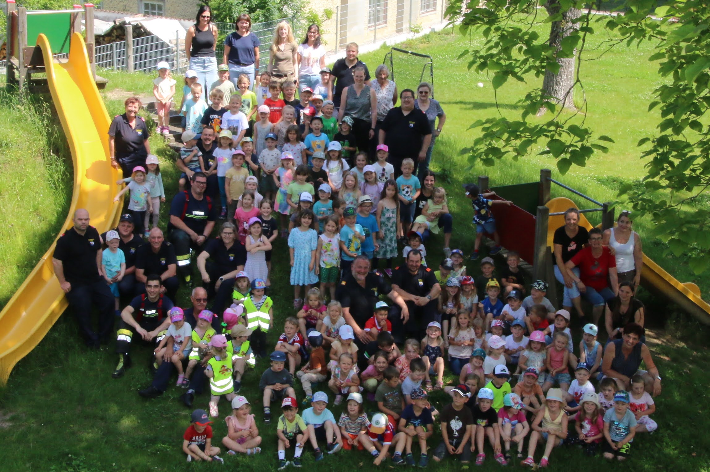 Feuerwehr besucht den Kindergarten Euratsfeld