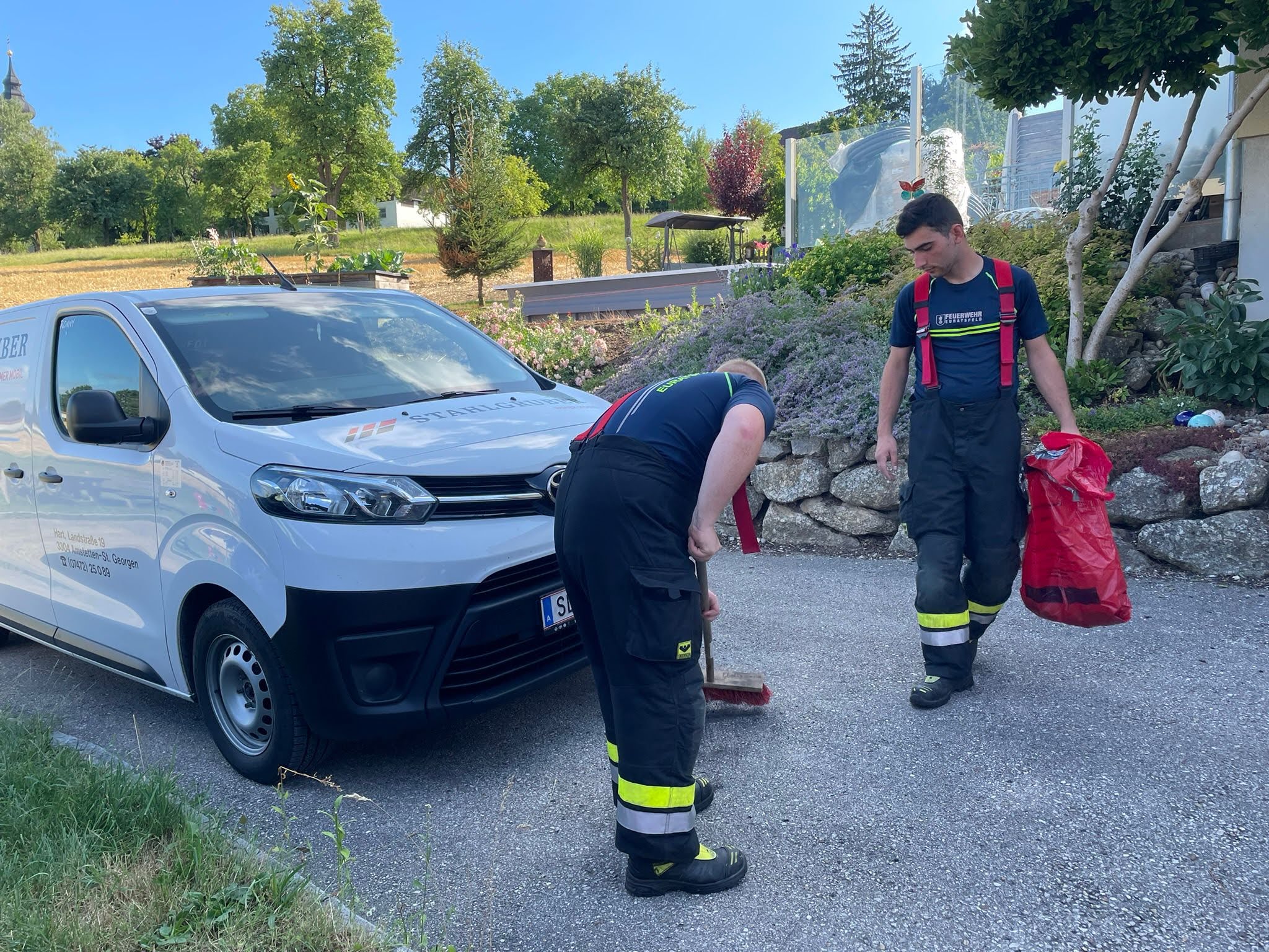 Beseitigung Ölspur in der Reihenhaussiedlung